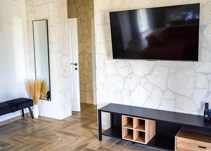 Nyaraló Olivarum With Heated Pool Bila Vlaka