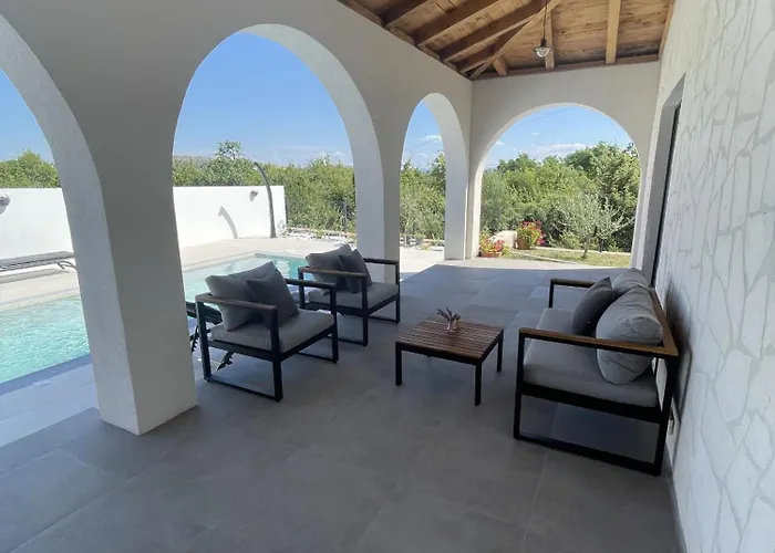 Ferienhaus Olivarum With Heated Pool Bila Vlaka