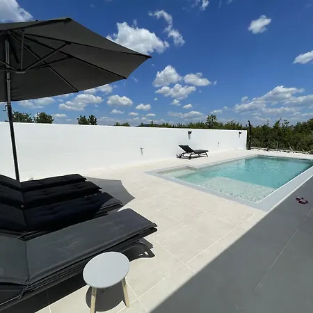 Olivarum With Heated Pool