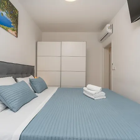 Olivarum With Heated Pool Holiday home