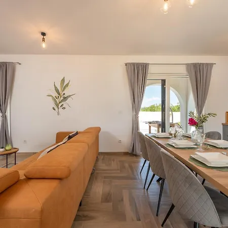 Olivarum With Heated Pool Holiday home Bila Vlaka