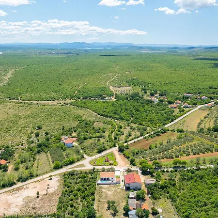 Olivarum With Heated Pool Holiday home