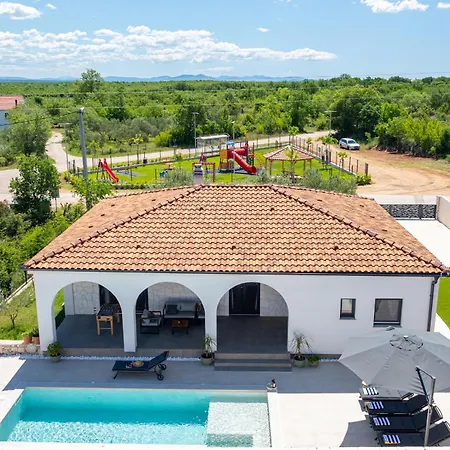 Σπίτι διακοπών Olivarum With Heated Pool *