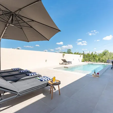 Σπίτι διακοπών Olivarum With Heated Pool Bila Vlaka