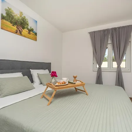Olivarum With Heated Pool *