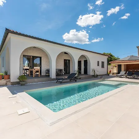 Σπίτι διακοπών Olivarum With Heated Pool *