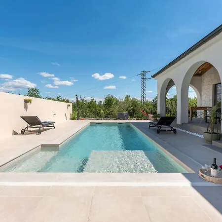 Olivarum With Heated Pool Σπίτι διακοπών Bila Vlaka