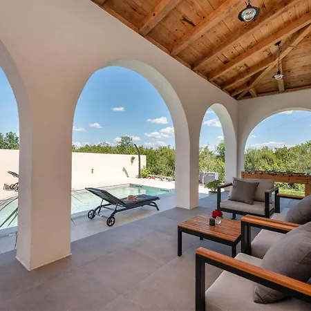 Olivarum With Heated Pool