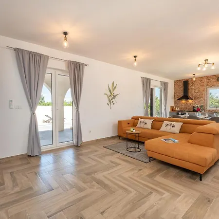 Olivarum With Heated Pool Holiday home Bila Vlaka