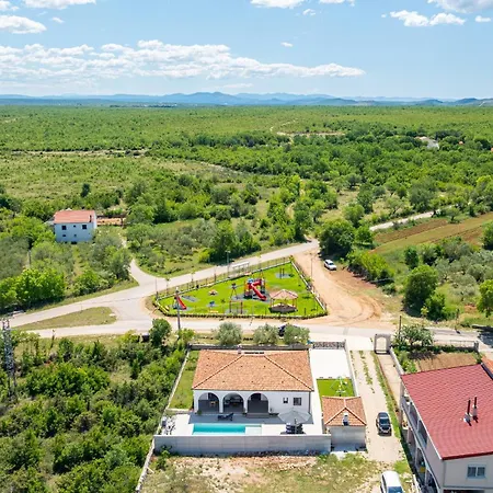 Olivarum With Heated Pool *