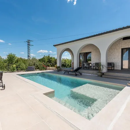 Olivarum With Heated Pool