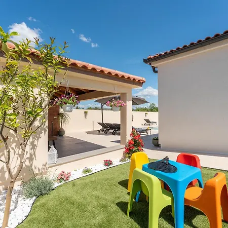 Olivarum With Heated Pool *