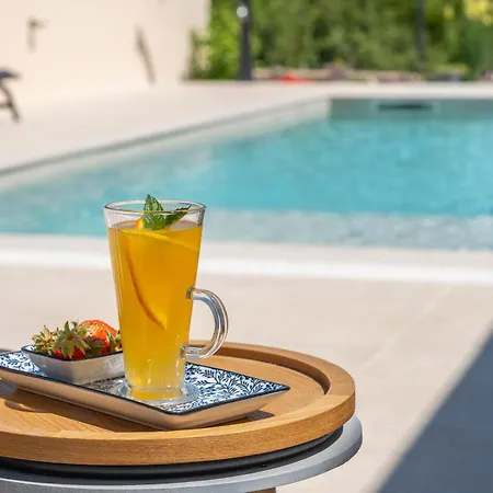 Σπίτι διακοπών Olivarum With Heated Pool
